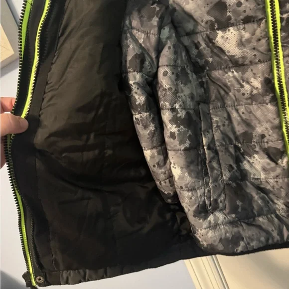 ZeroXposur 3-in-1 Boys Winter Jacket - Size Small (6/7) Black Grey Neon LIKE NEW - Picture 4 of 15